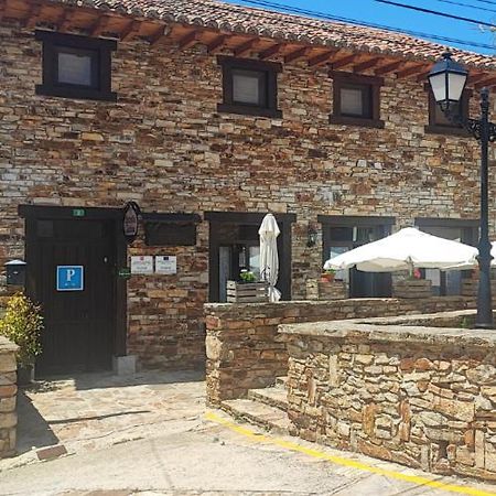 Posada De Serrada Serrada de la Fuente Kültér fotó
