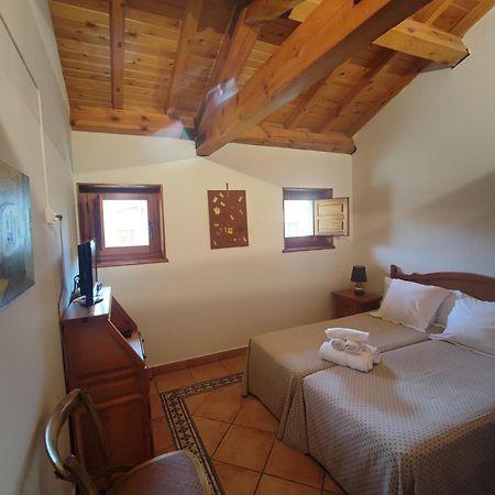 Posada De Serrada Serrada de la Fuente Kültér fotó