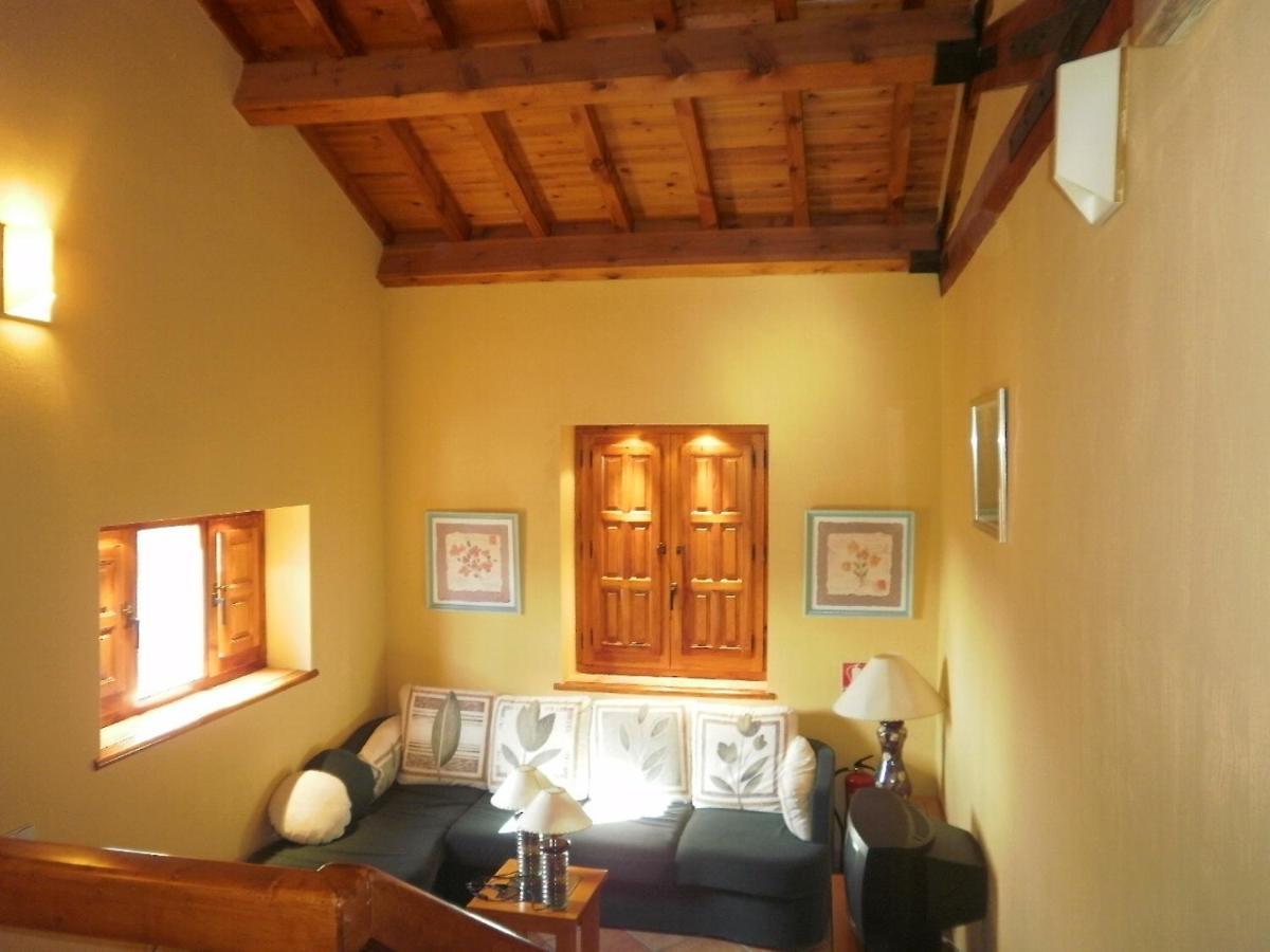 Posada De Serrada Serrada de la Fuente Kültér fotó