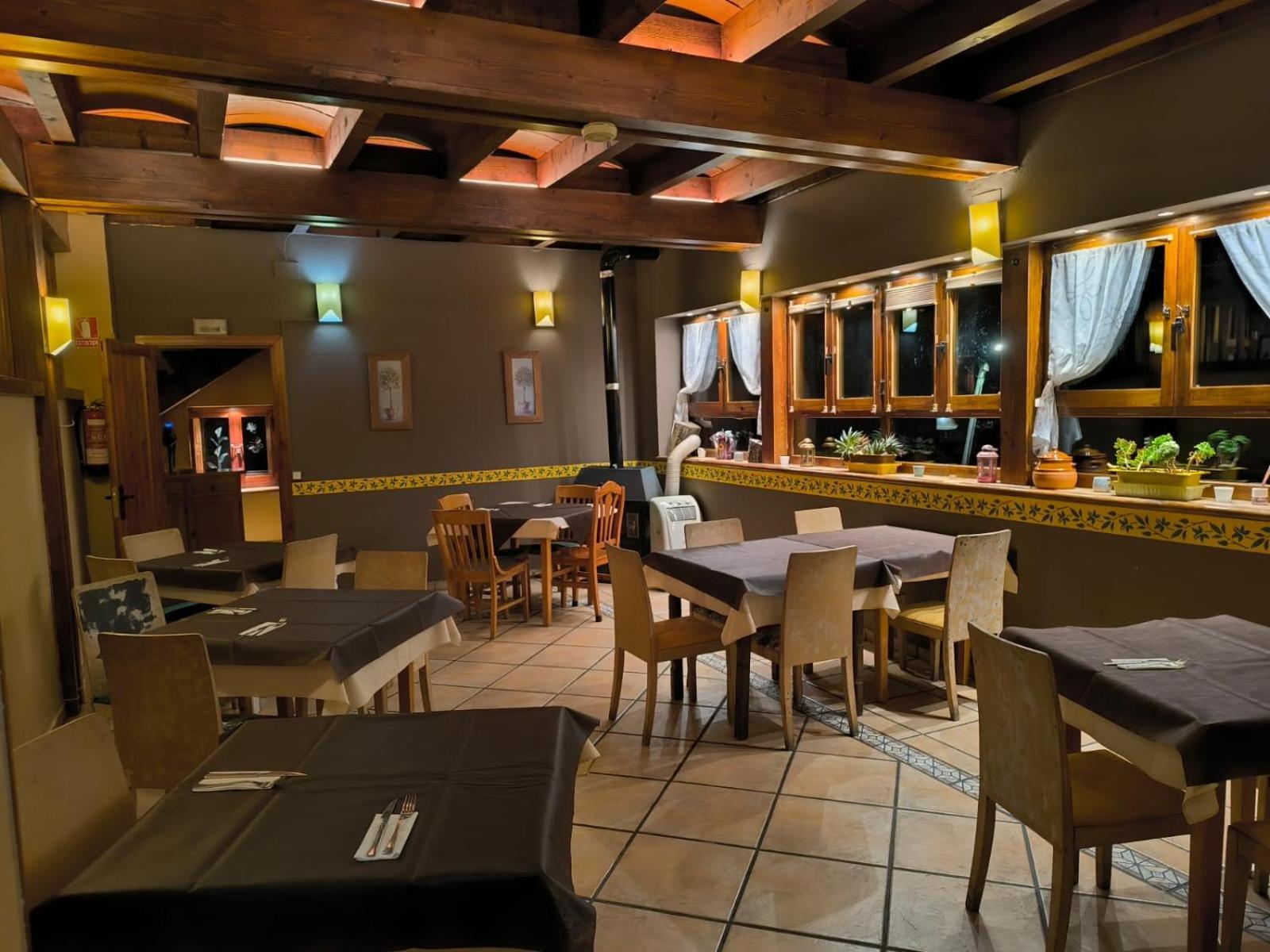 Posada De Serrada Serrada de la Fuente Kültér fotó