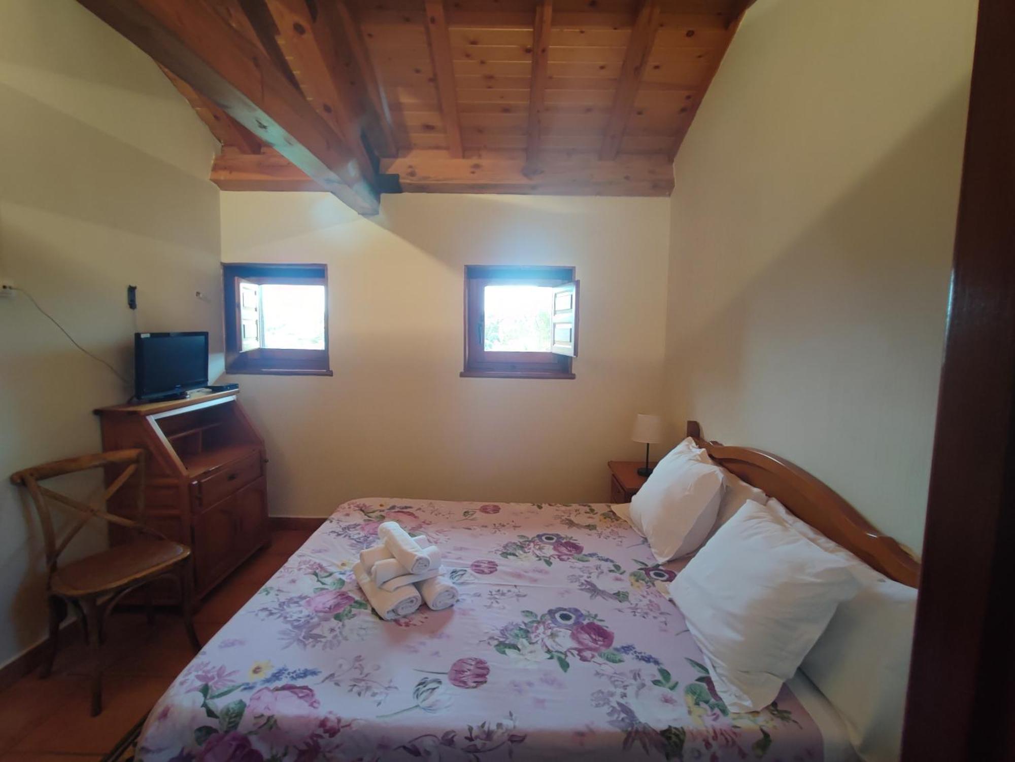 Posada De Serrada Serrada de la Fuente Kültér fotó