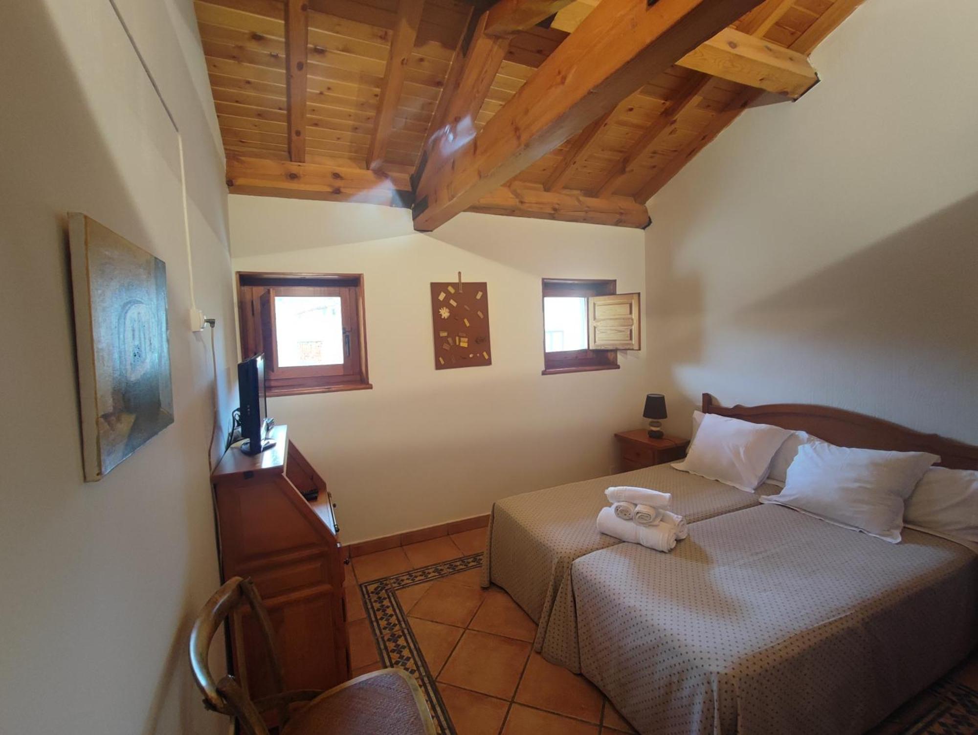 Posada De Serrada Serrada de la Fuente Kültér fotó