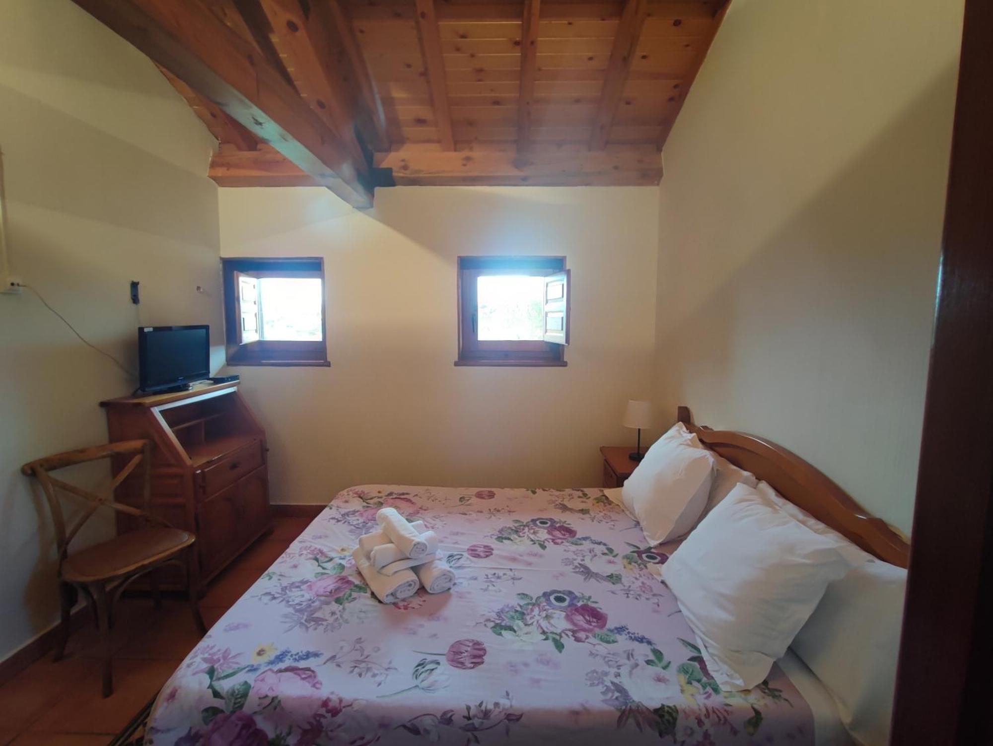 Posada De Serrada Serrada de la Fuente Kültér fotó